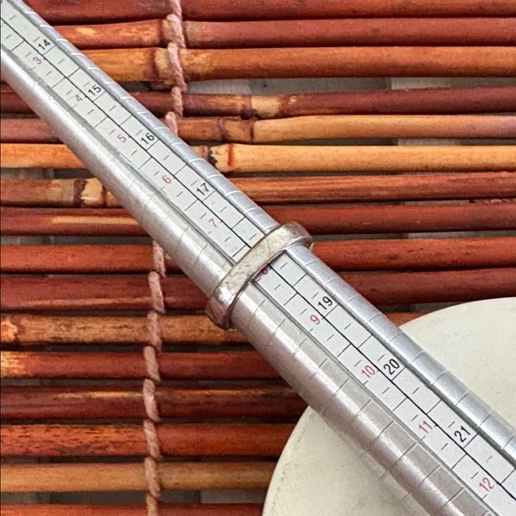 Silver Tone Ring with Iridescent Stone Size 8 - Picture 6 of 7